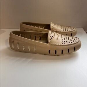 Floafers Women's slip on waterproof New tan size 7